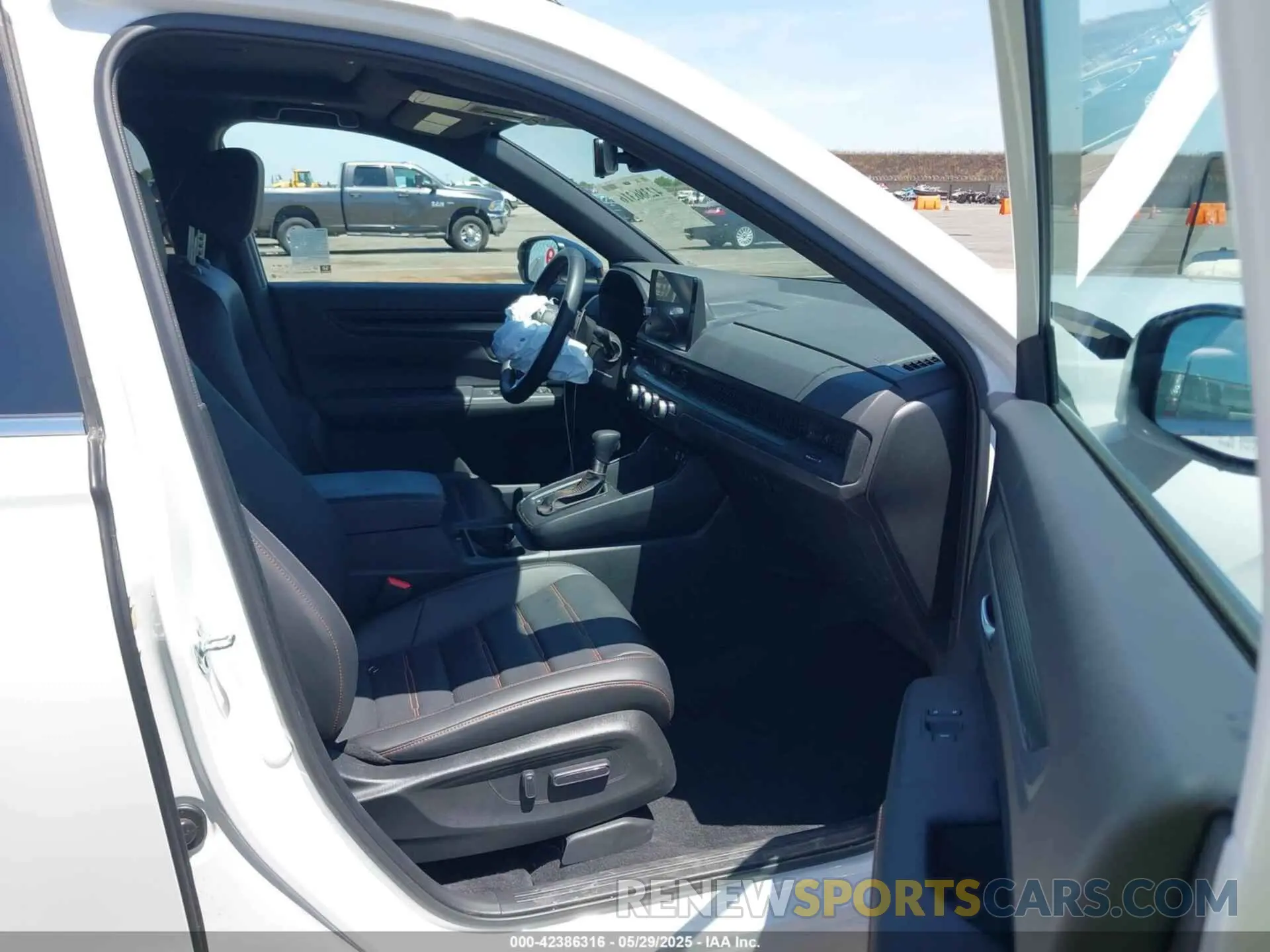 5 Photograph of a damaged car 7FARS5H81SE021568 HONDA CR-V HYBRID 2025