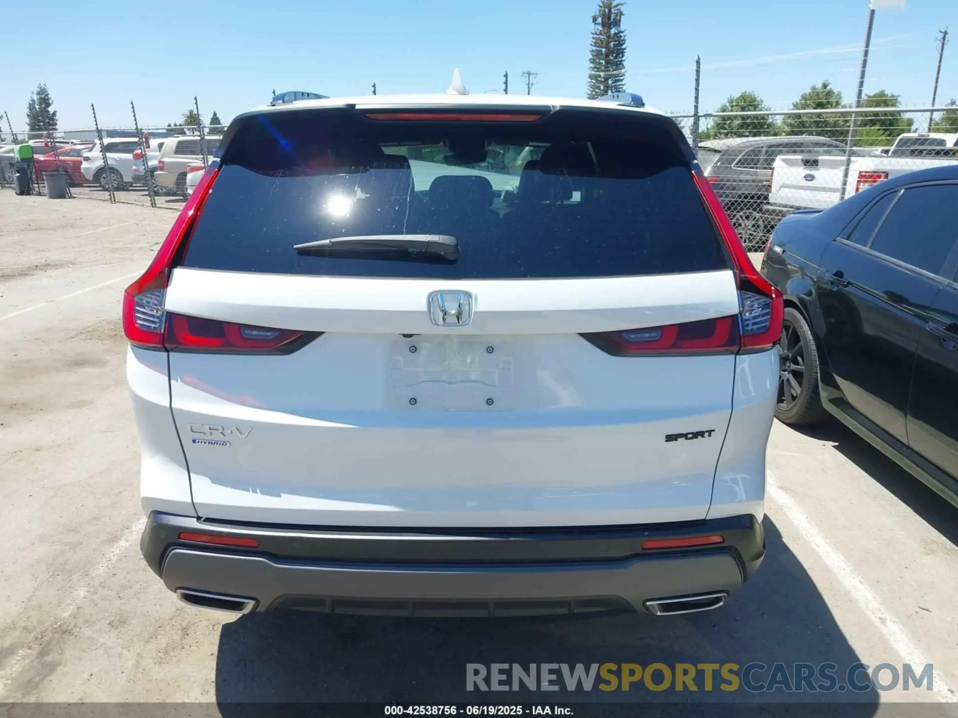 17 Photograph of a damaged car 7FARS5H83SE035486 HONDA CR-V HYBRID 2025