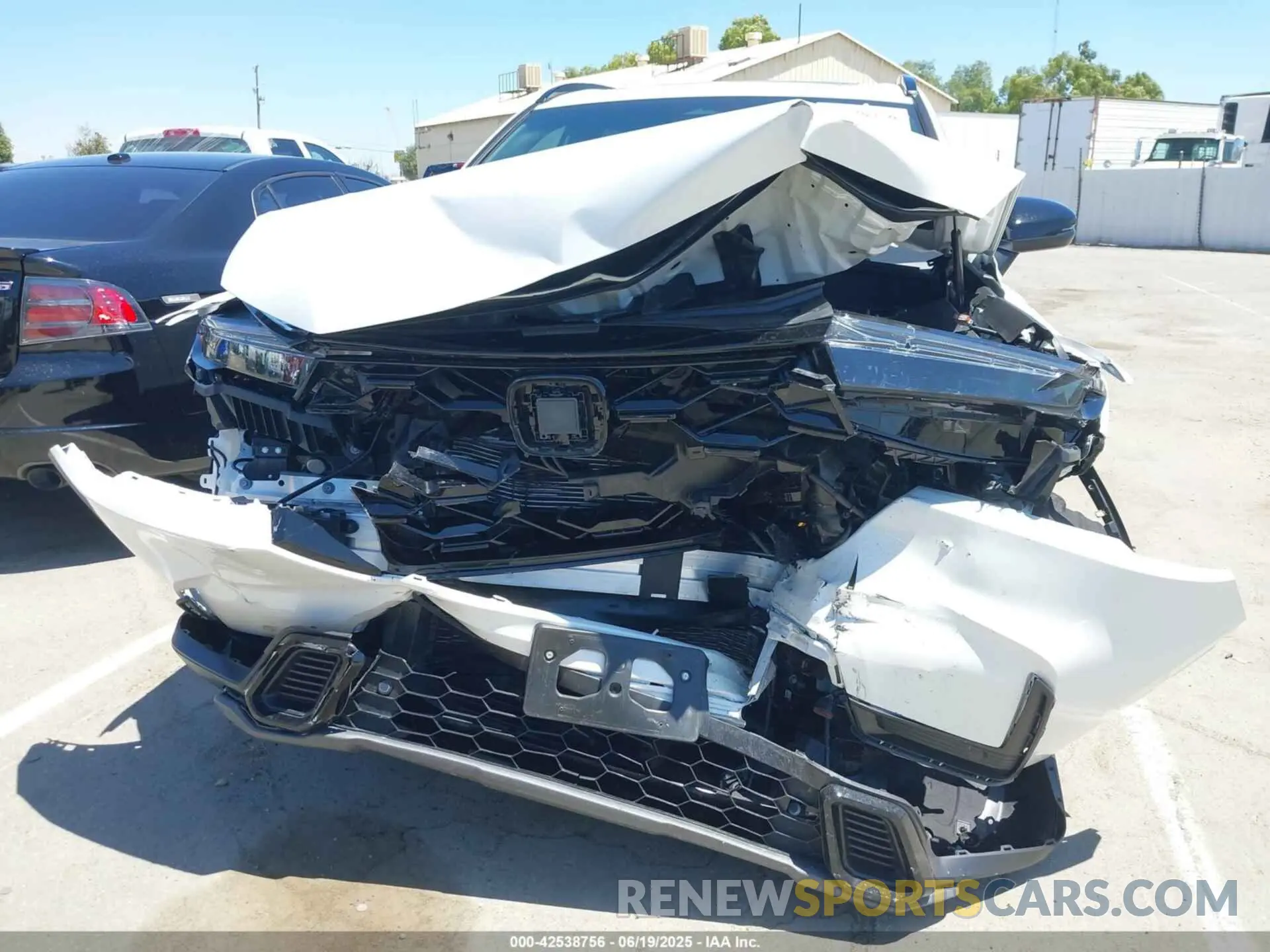 6 Photograph of a damaged car 7FARS5H83SE035486 HONDA CR-V HYBRID 2025