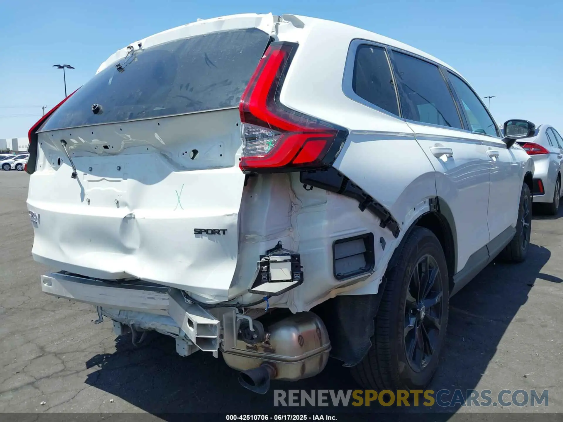 4 Photograph of a damaged car 7FARS5H85SE003056 HONDA CR-V HYBRID 2025