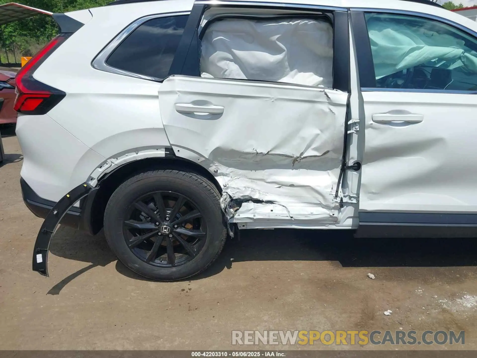 6 Photograph of a damaged car 7FARS6H80SE002516 HONDA CR-V HYBRID 2025