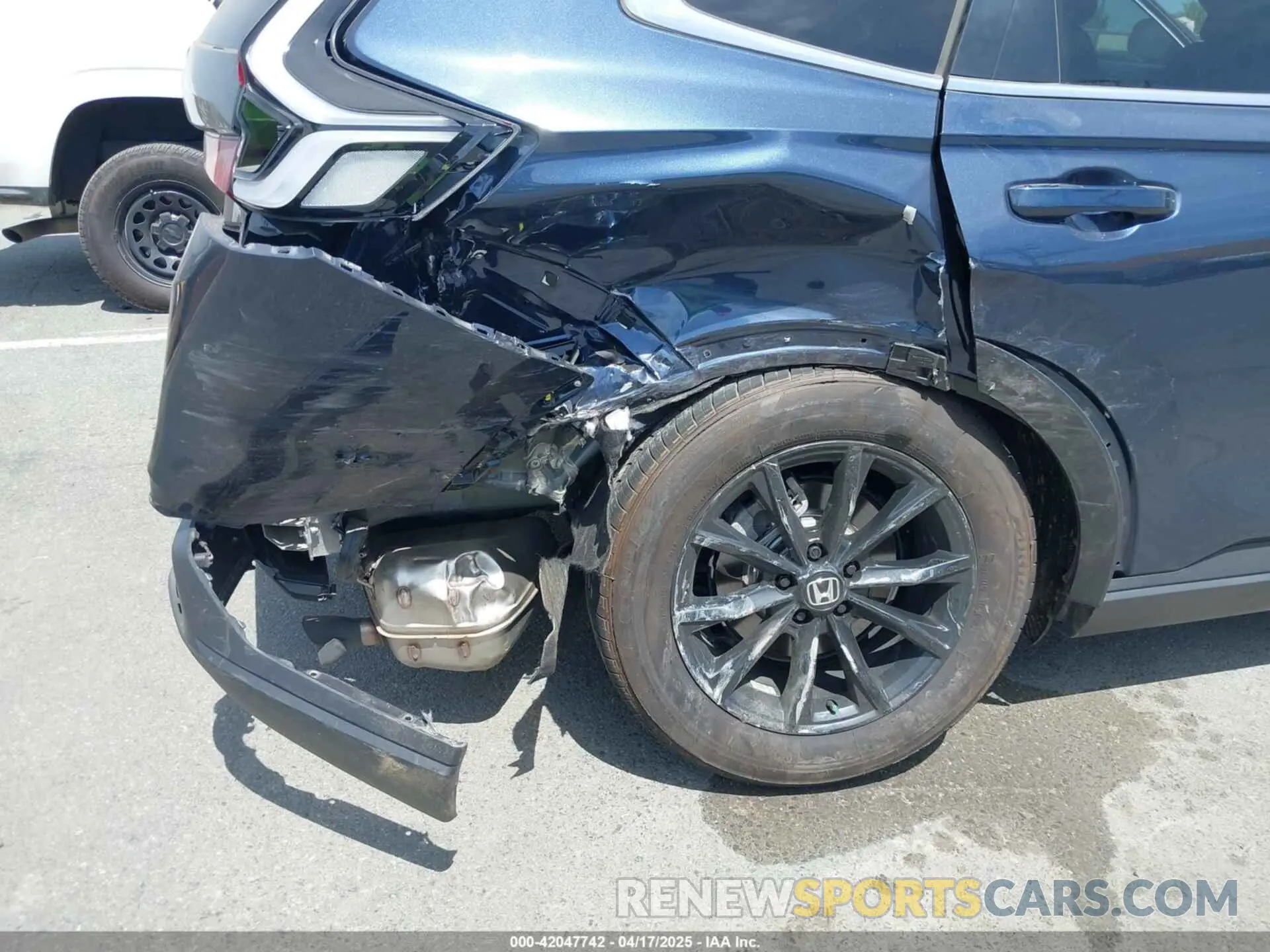 6 Photograph of a damaged car 7FARS6H81SE009457 HONDA CR-V HYBRID 2025