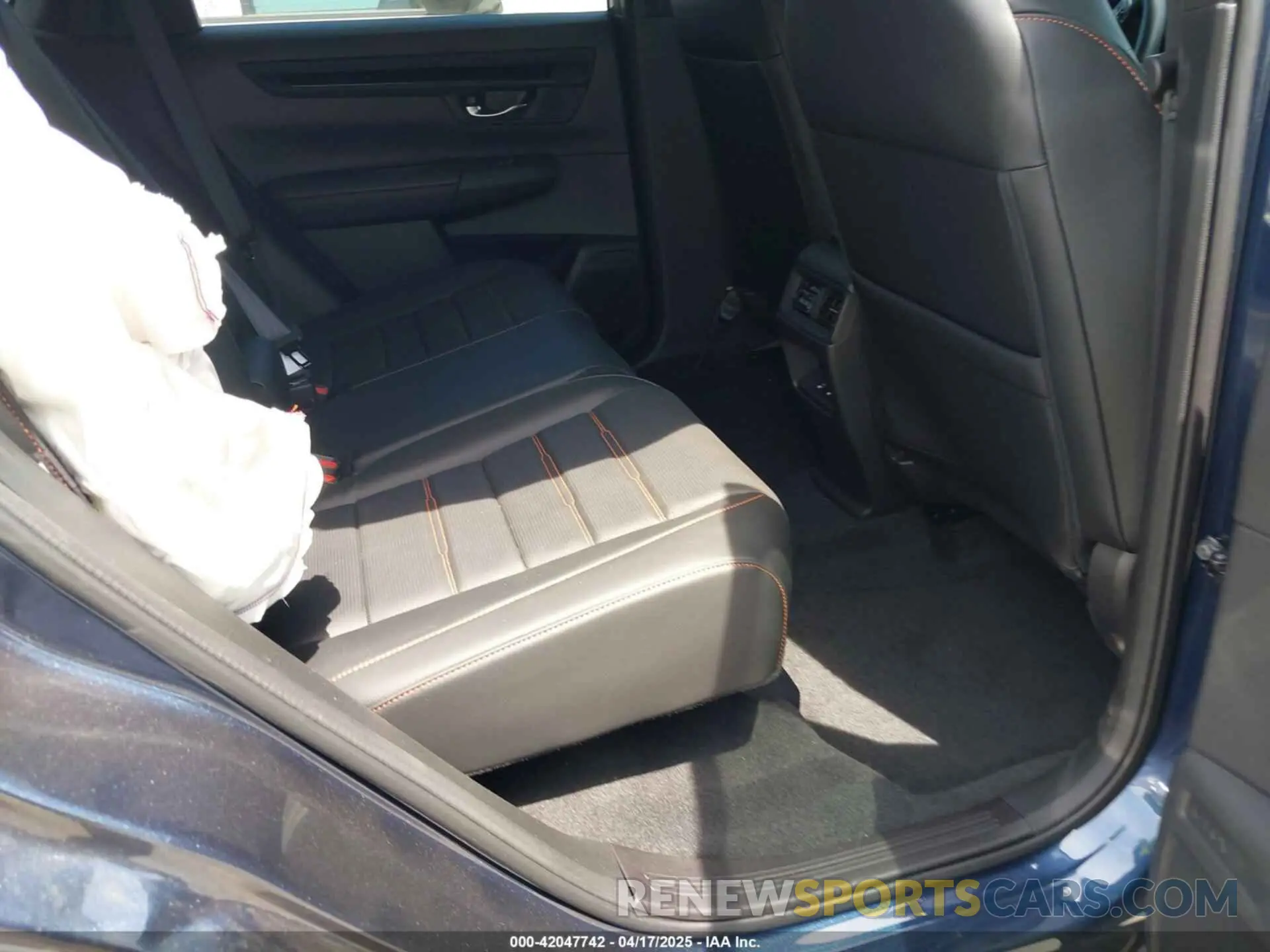 8 Photograph of a damaged car 7FARS6H81SE009457 HONDA CR-V HYBRID 2025