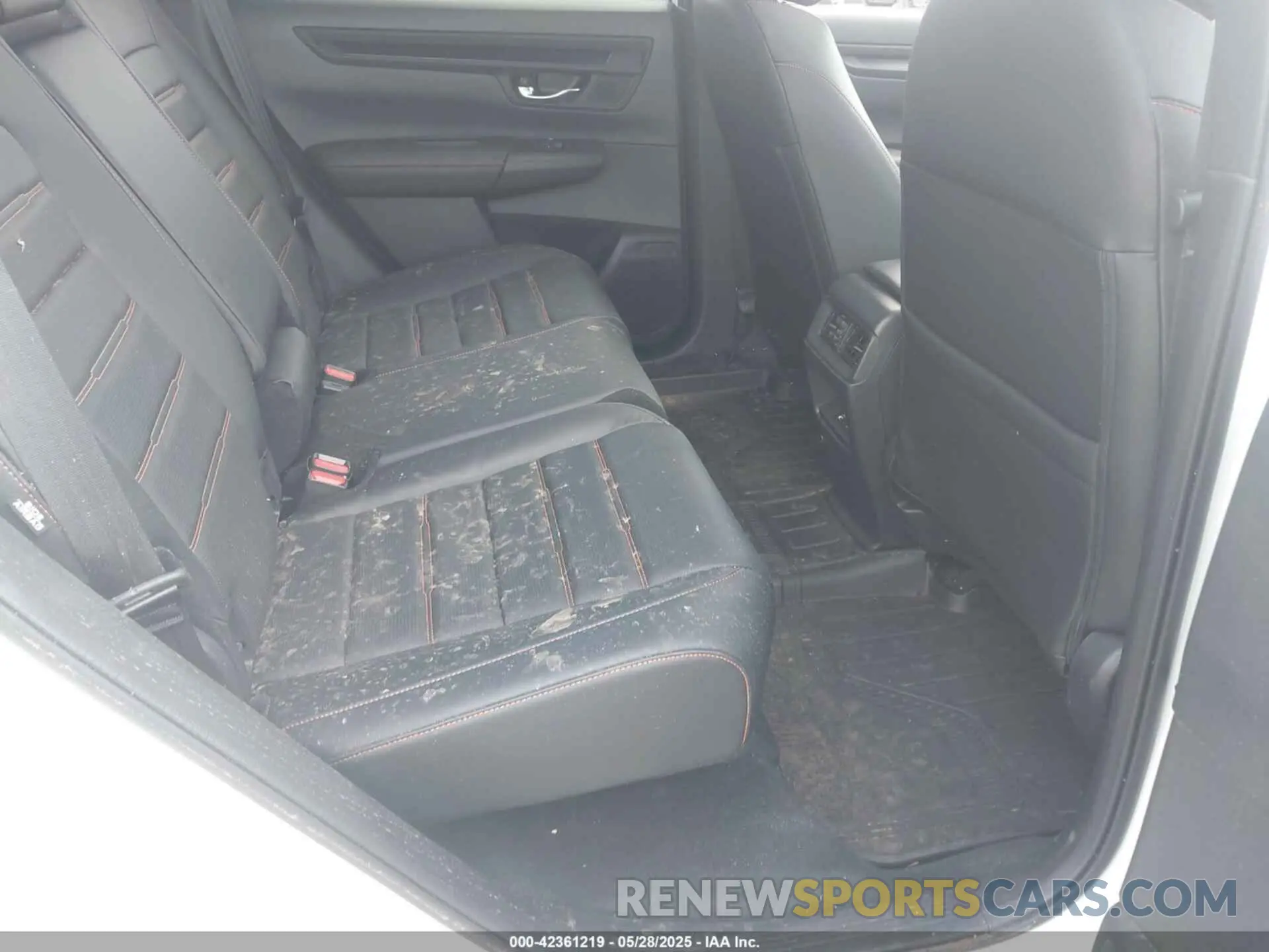 8 Photograph of a damaged car 7FARS6H81SE020863 HONDA CR-V HYBRID 2025