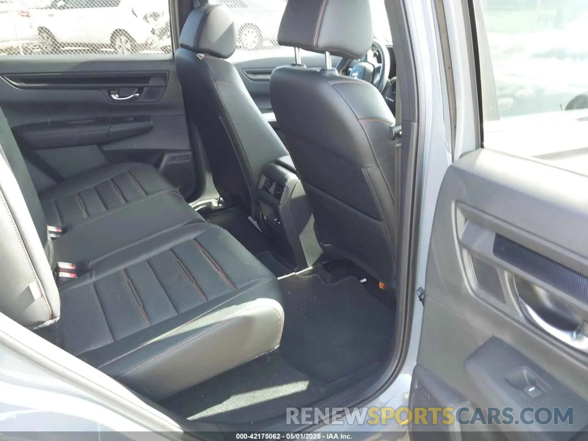 8 Photograph of a damaged car 7FARS6H82SE072518 HONDA CR-V HYBRID 2025