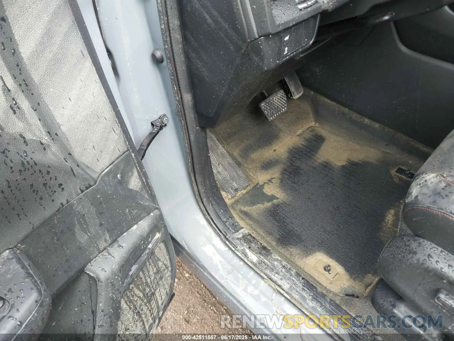 6 Photograph of a damaged car 7FARS6H86SE073414 HONDA CR-V HYBRID 2025