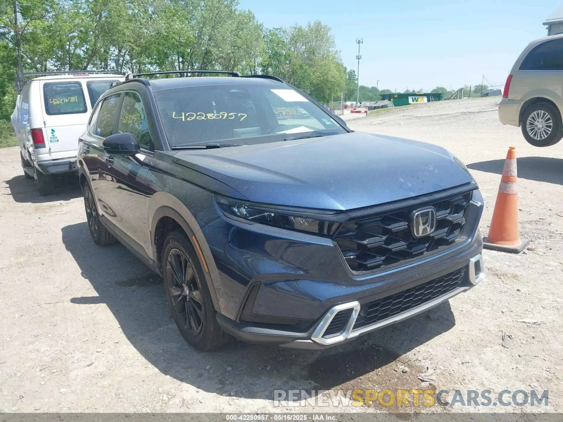 1 Photograph of a damaged car 7FARS6H94SE038105 HONDA CR-V HYBRID 2025
