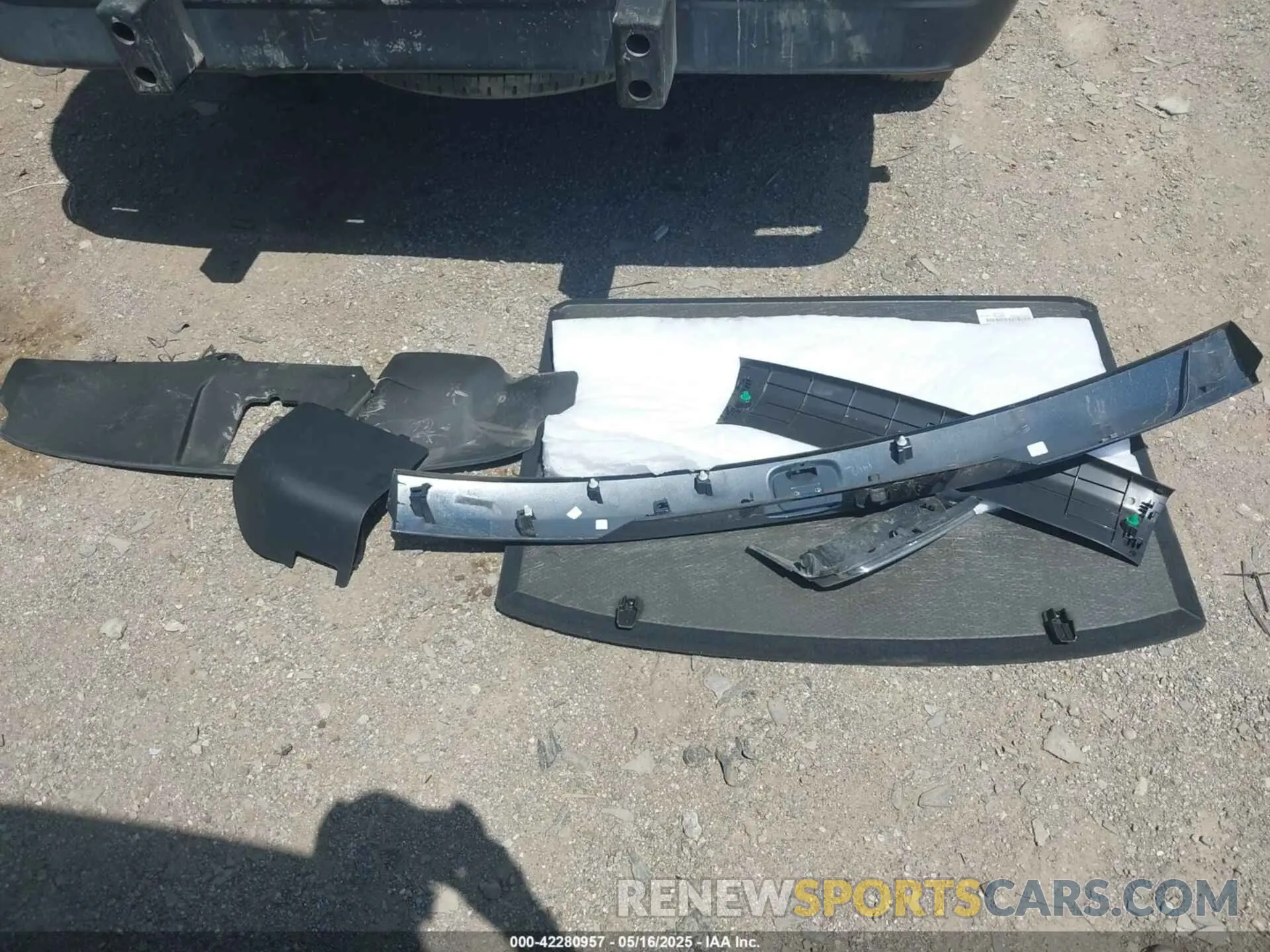 12 Photograph of a damaged car 7FARS6H94SE038105 HONDA CR-V HYBRID 2025