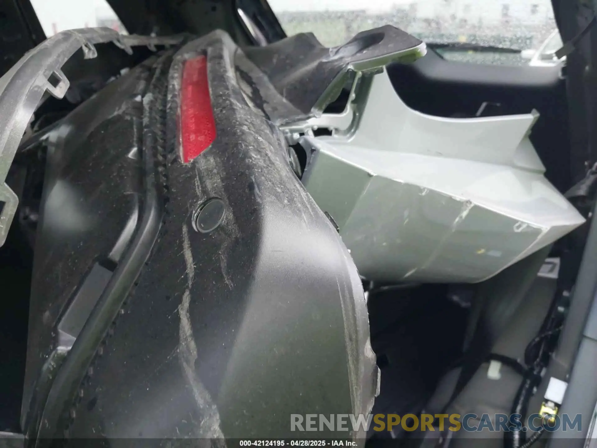 12 Photograph of a damaged car 7FARS6H96SE033701 HONDA CR-V HYBRID 2025