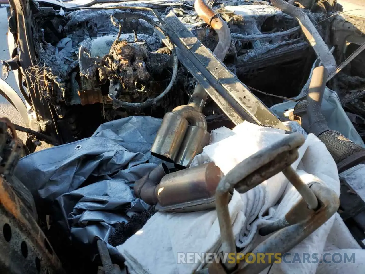 8 Photograph of a damaged car 2HKRW1H51KH506356 HONDA CRV 2019