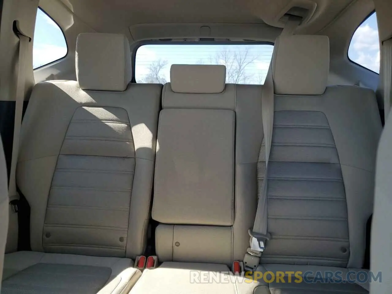 10 Photograph of a damaged car 2HKRW1H52KH505734 HONDA CRV 2019
