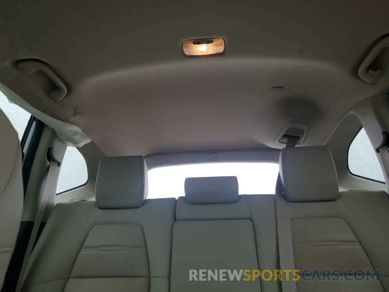 10 Photograph of a damaged car 2HKRW1H87KH512284 HONDA CRV 2019