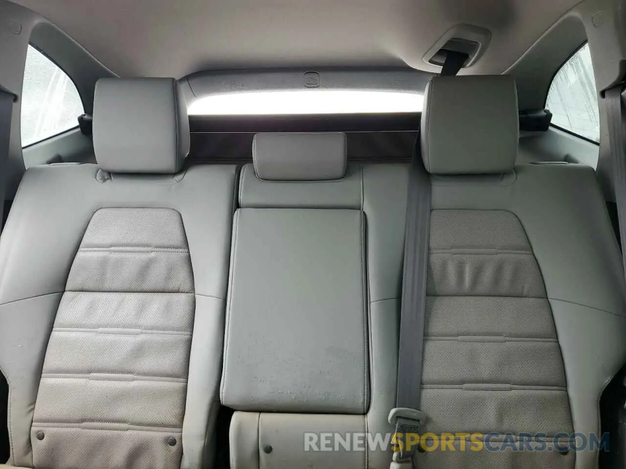 10 Photograph of a damaged car 2HKRW1H88KH509359 HONDA CRV 2019