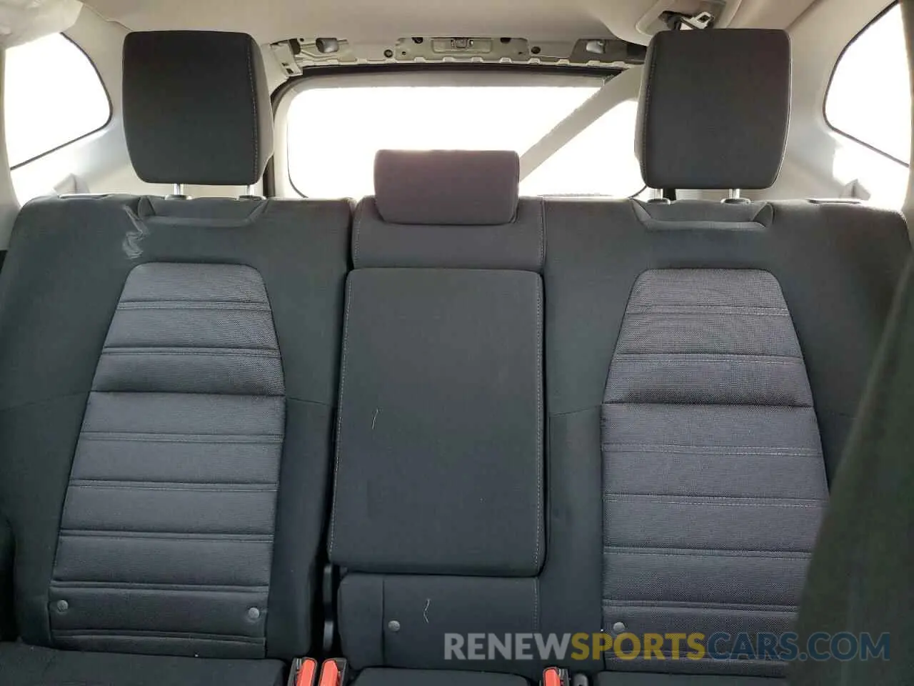 10 Photograph of a damaged car 2HKRW2H20KH135167 HONDA CRV 2019