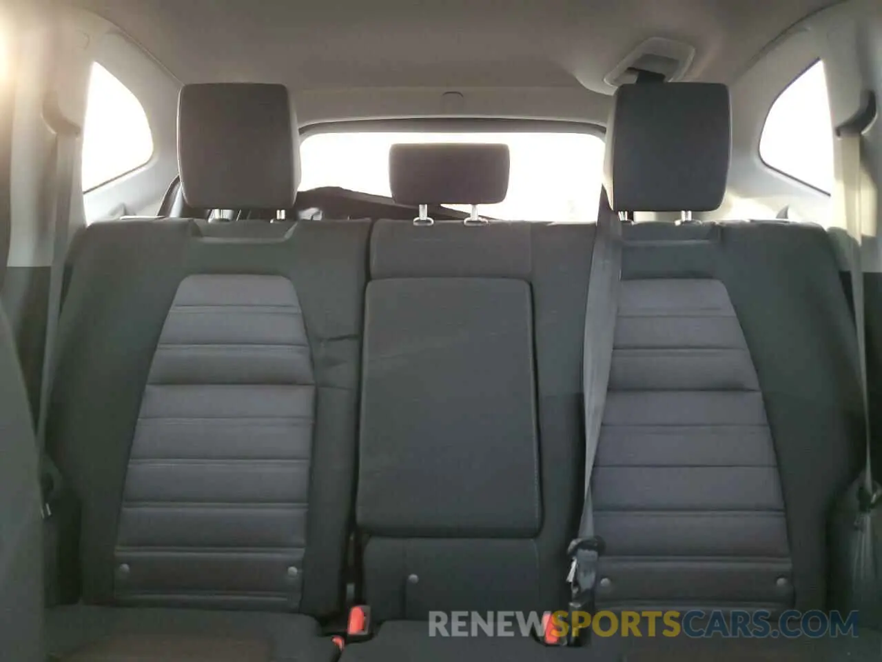 10 Photograph of a damaged car 2HKRW2H22KH135199 HONDA CRV 2019