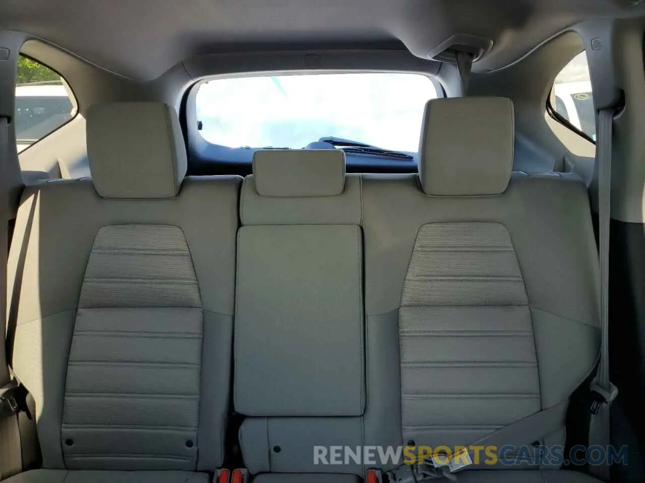 10 Photograph of a damaged car 2HKRW2H52KH662962 HONDA CRV 2019