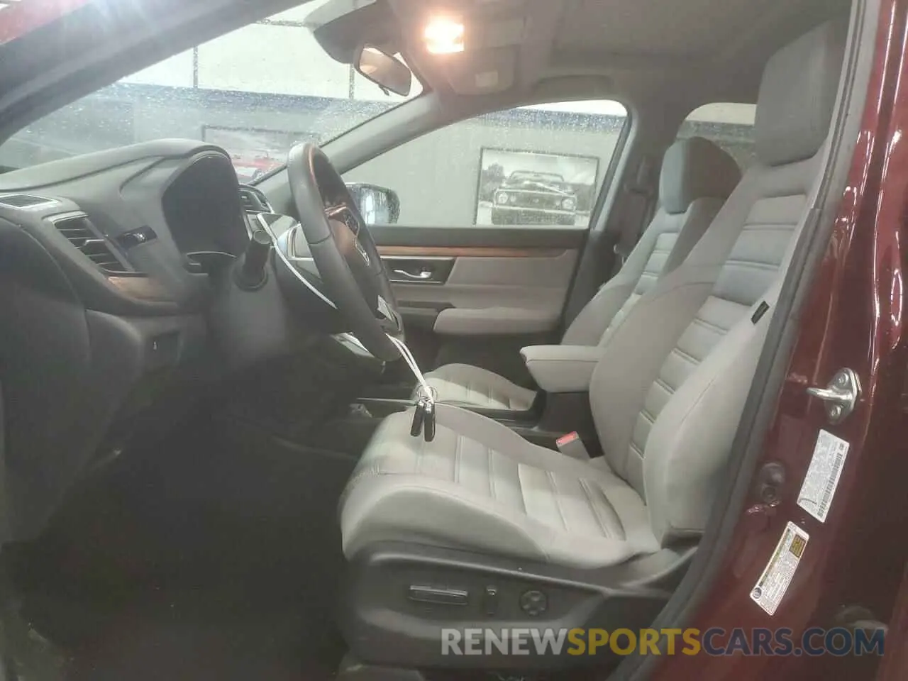 7 Photograph of a damaged car 2HKRW2H52KH662962 HONDA CRV 2019
