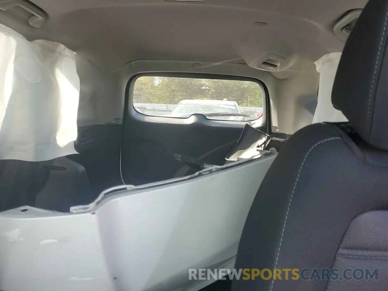10 Photograph of a damaged car 2HKRW2H54KH652191 HONDA CRV 2019