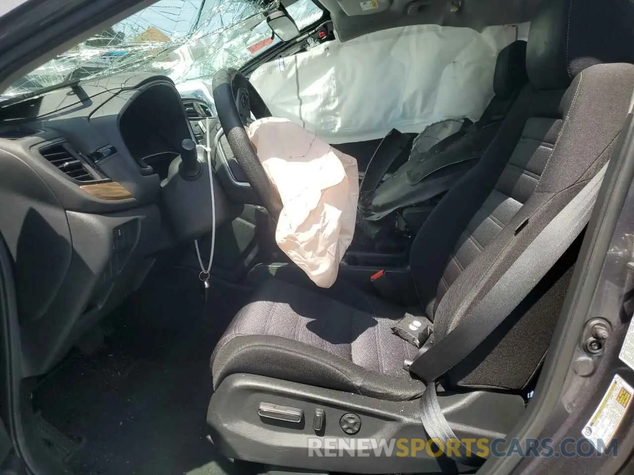 7 Photograph of a damaged car 2HKRW2H56KH675794 HONDA CRV 2019
