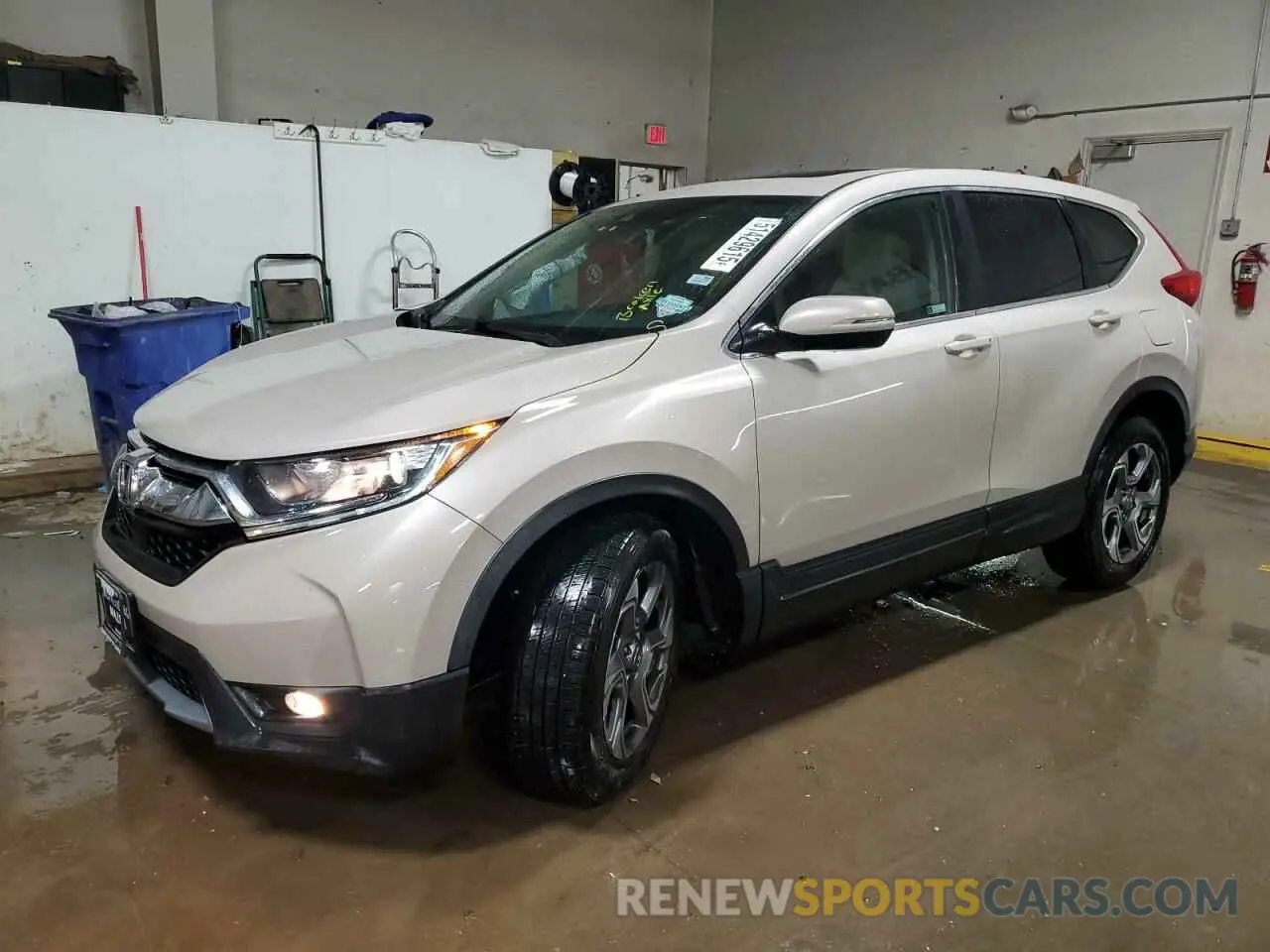 1 Photograph of a damaged car 2HKRW2H57KH617614 HONDA CRV 2019