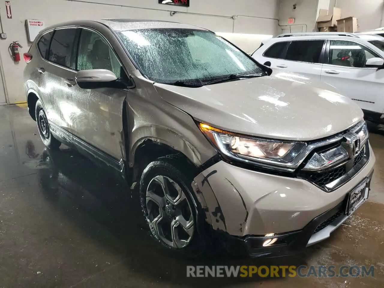 4 Photograph of a damaged car 2HKRW2H57KH617614 HONDA CRV 2019
