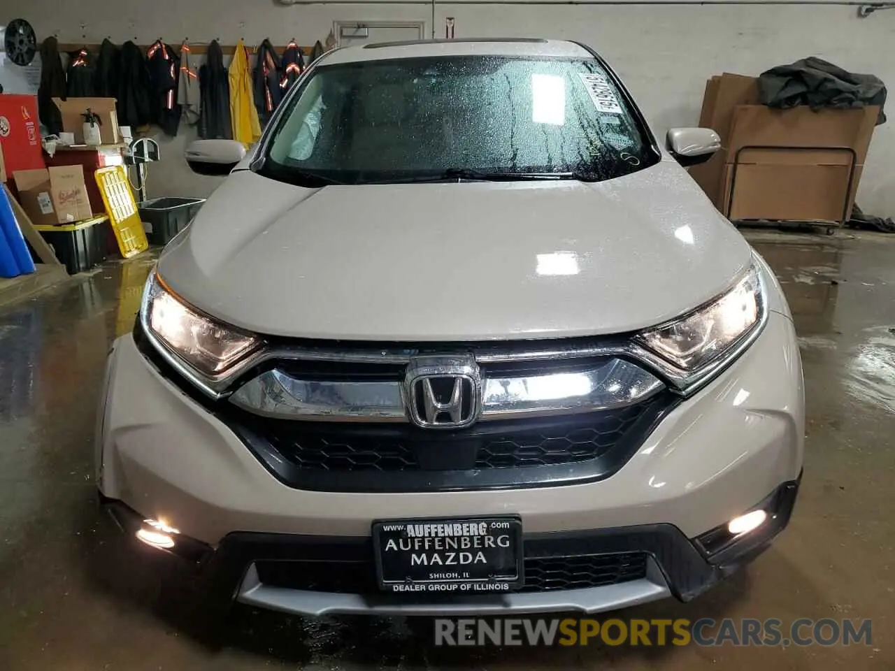 5 Photograph of a damaged car 2HKRW2H57KH617614 HONDA CRV 2019