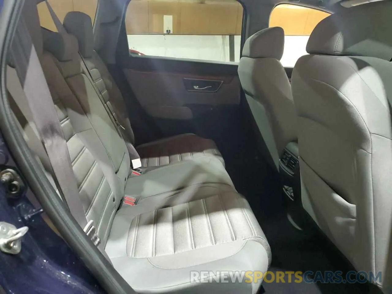 11 Photograph of a damaged car 2HKRW2H57KH621923 HONDA CRV 2019