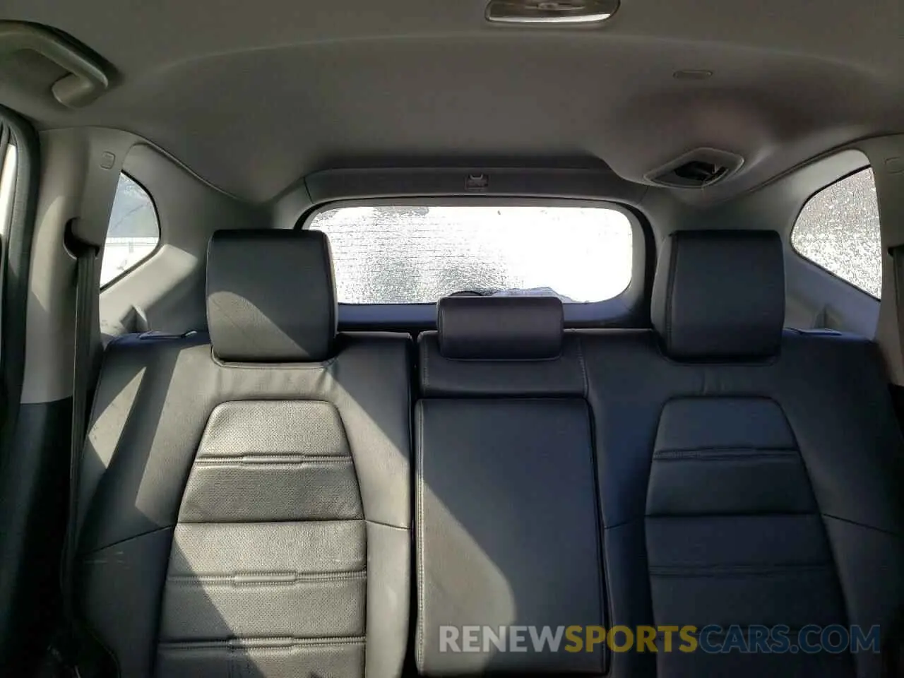 10 Photograph of a damaged car 2HKRW2H81KH634516 HONDA CRV 2019