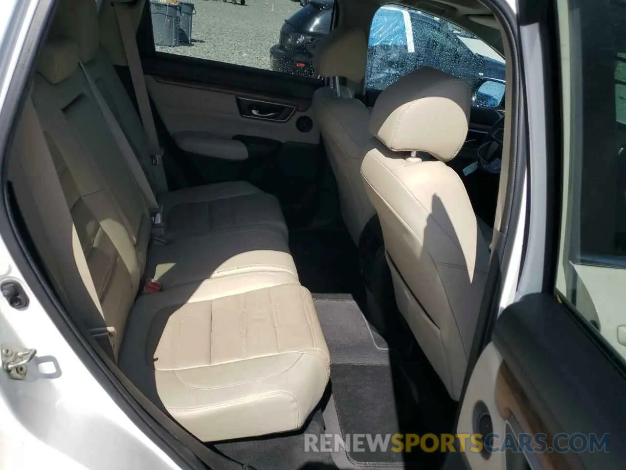11 Photograph of a damaged car 2HKRW2H81KH647024 HONDA CRV 2019