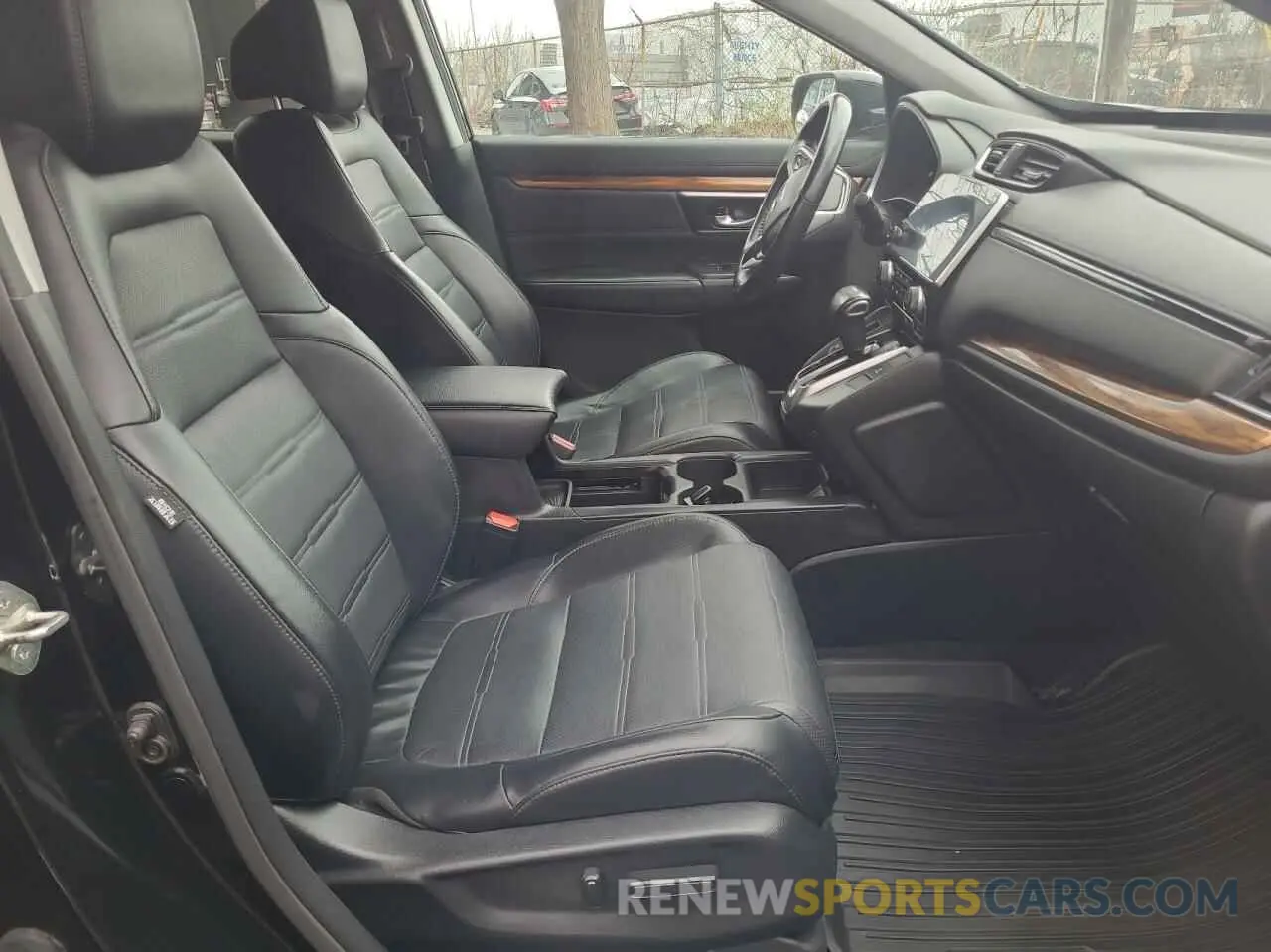 5 Photograph of a damaged car 2HKRW2H82KH108847 HONDA CRV 2019