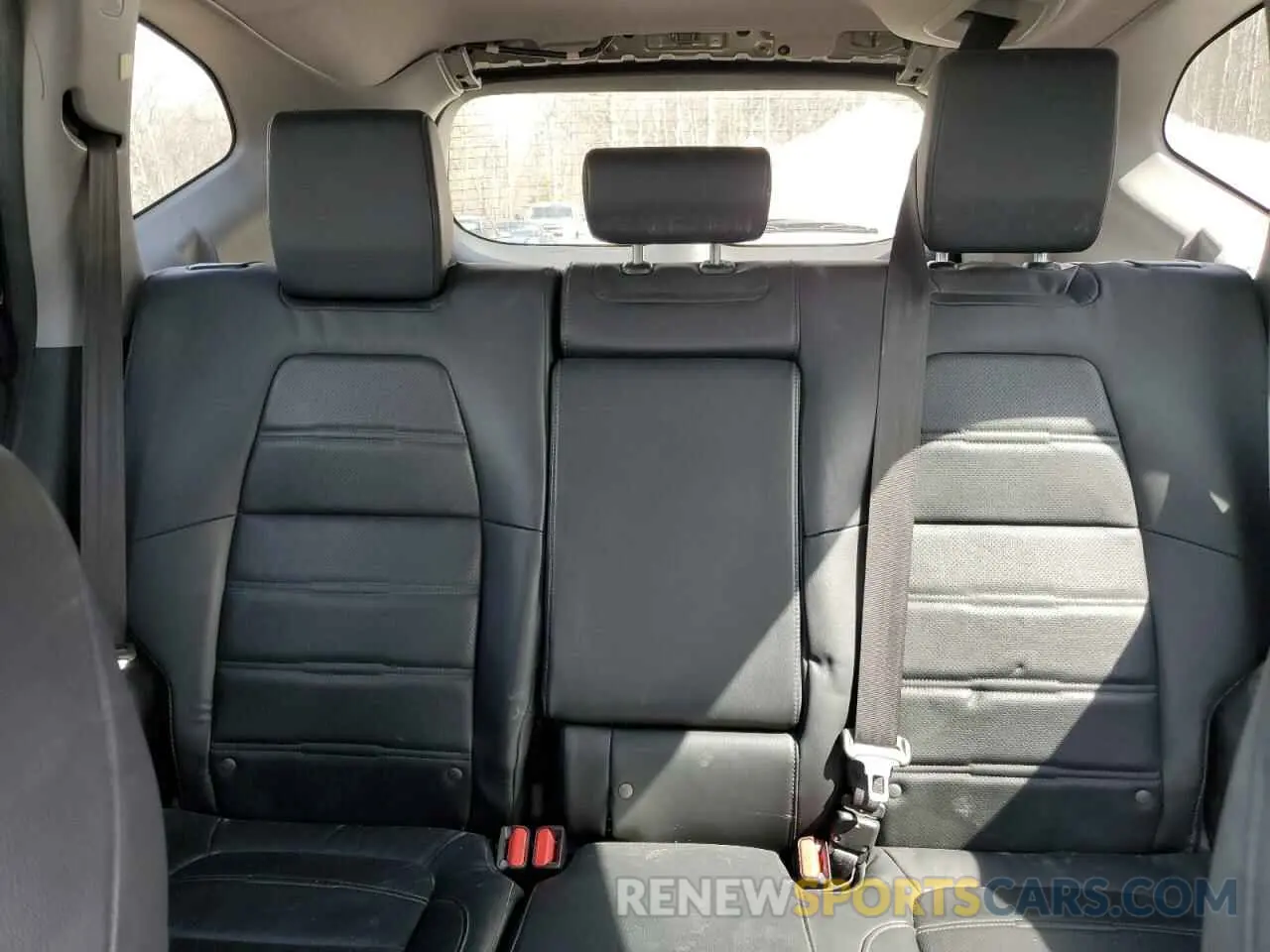 10 Photograph of a damaged car 2HKRW2H82KH116639 HONDA CRV 2019