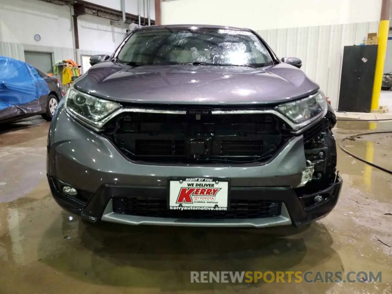 5 Photograph of a damaged car 2HKRW2H82KH665595 HONDA CRV 2019