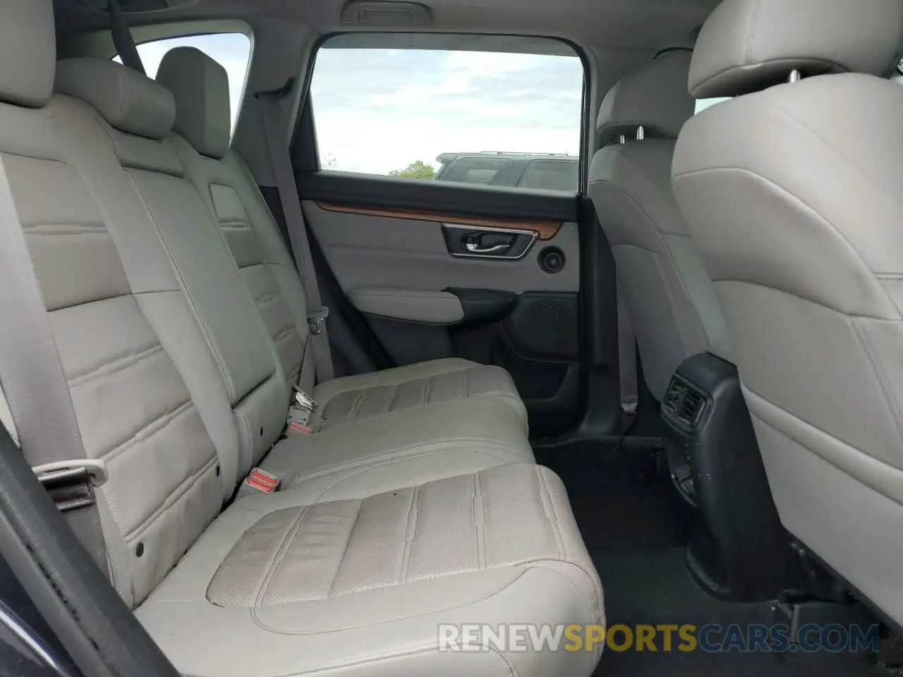 11 Photograph of a damaged car 2HKRW2H84KH659121 HONDA CRV 2019