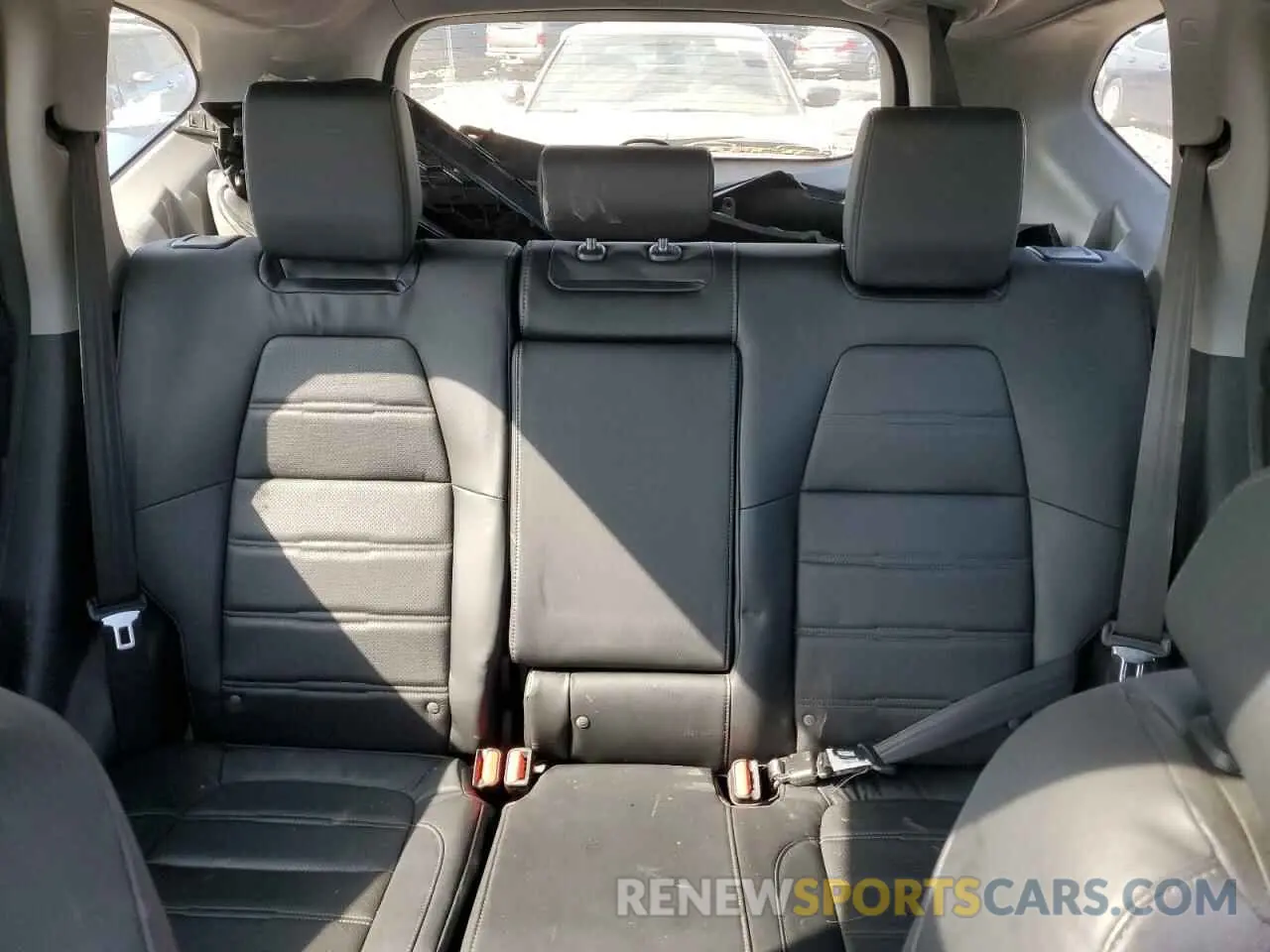 10 Photograph of a damaged car 2HKRW2H85KH658494 HONDA CRV 2019