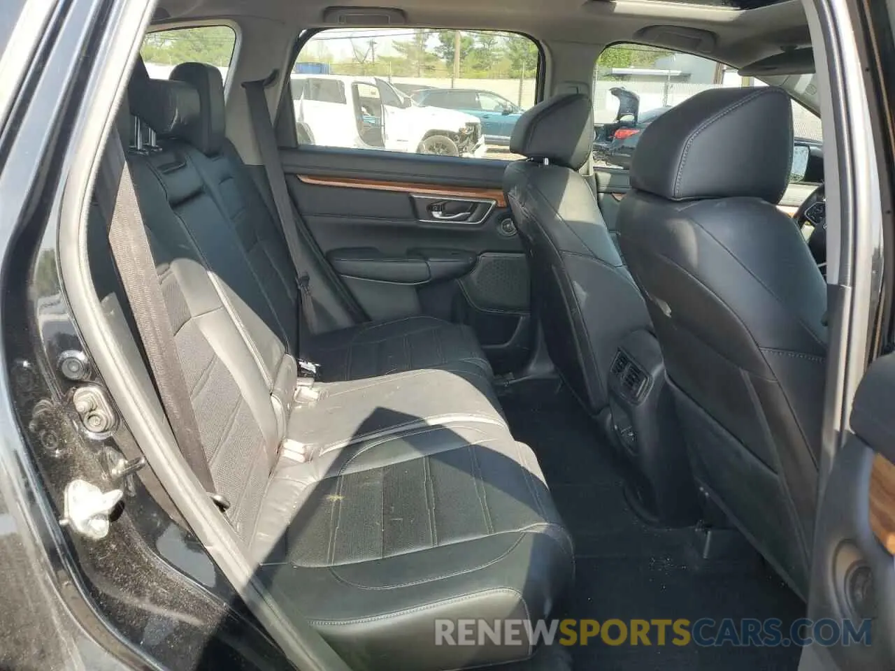 11 Photograph of a damaged car 2HKRW2H85KH658494 HONDA CRV 2019