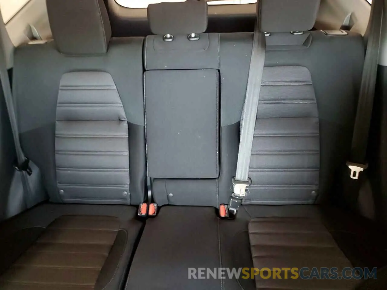 10 Photograph of a damaged car 2HKRW5H33KH419323 HONDA CRV 2019