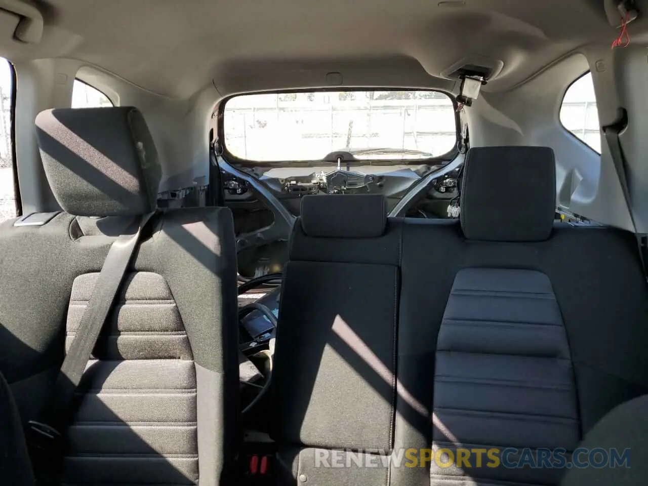 10 Photograph of a damaged car 2HKRW5H38KH418961 HONDA CRV 2019