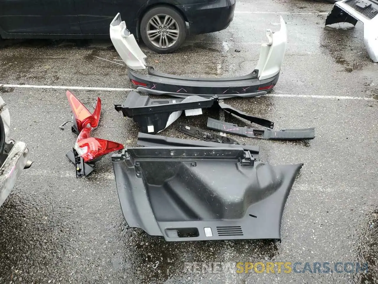 13 Photograph of a damaged car 2HKRW5H39KH407564 HONDA CRV 2019
