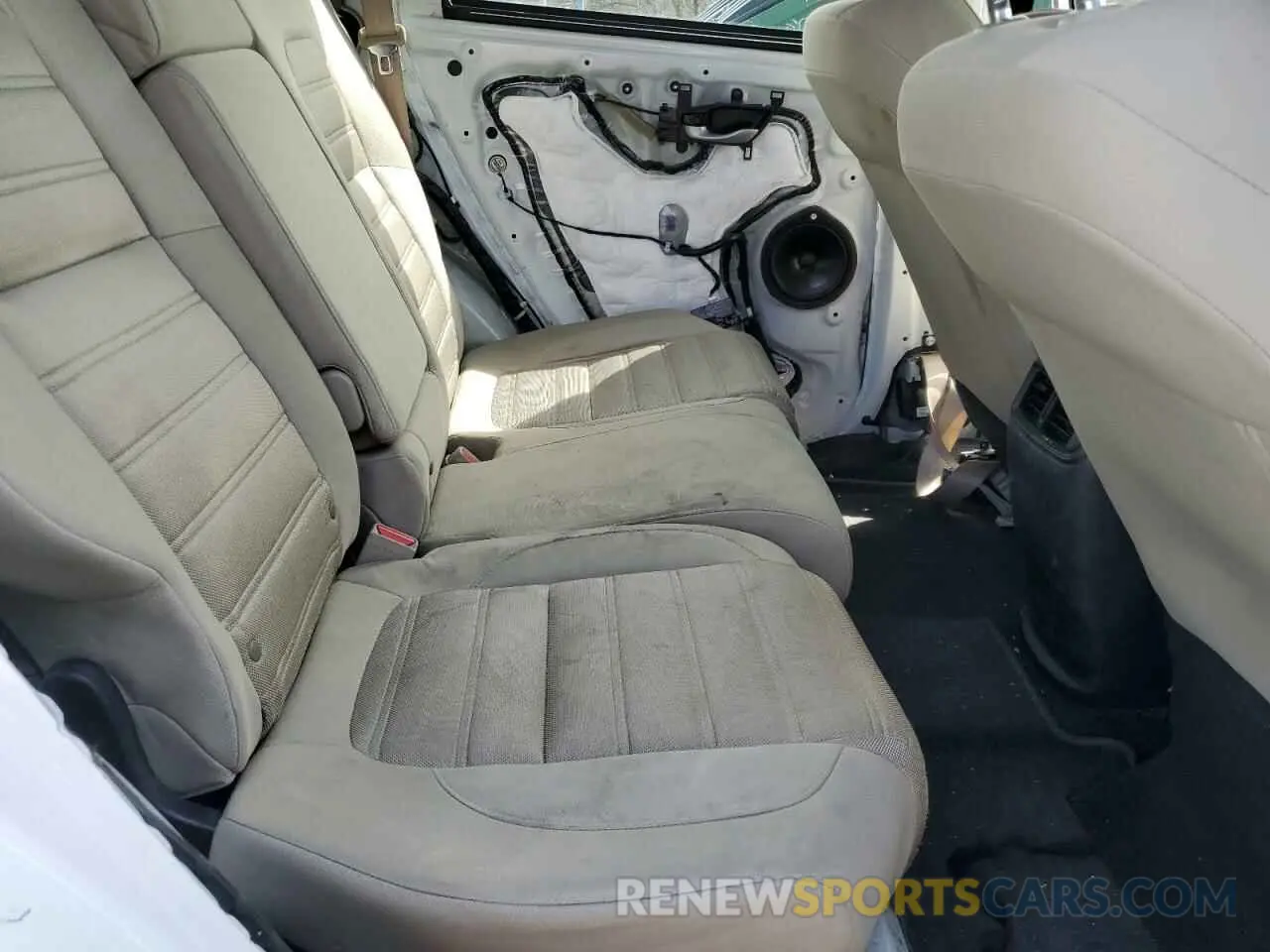 11 Photograph of a damaged car 2HKRW6H37KH218854 HONDA CRV 2019