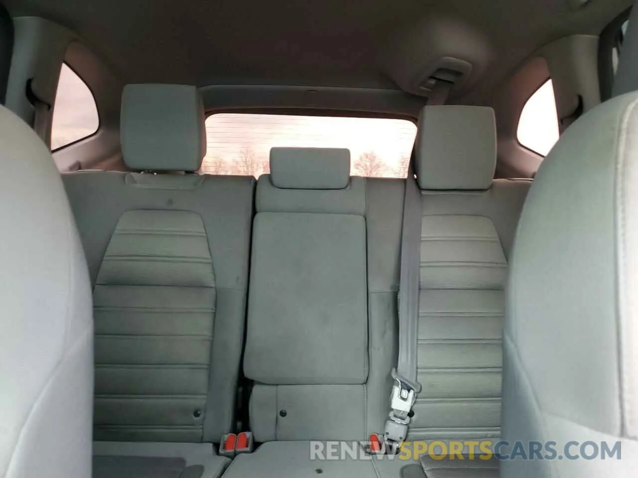 10 Photograph of a damaged car 2HKRW6H38KH211752 HONDA CRV 2019
