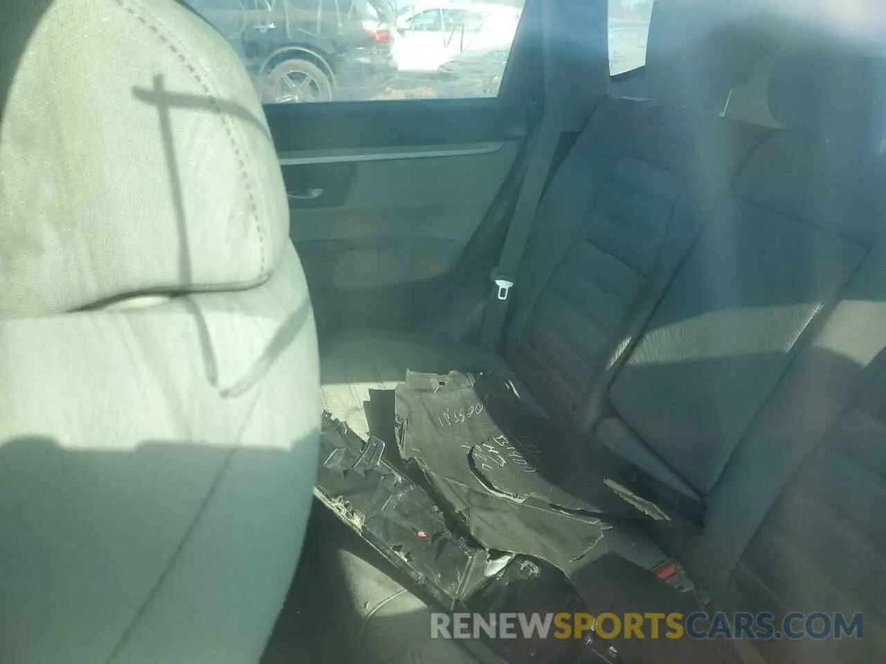 10 Photograph of a damaged car 2HKRW6H39KH206088 HONDA CRV 2019