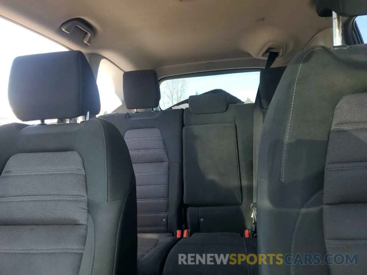 10 Photograph of a damaged car 2HKRW6H39KH217236 HONDA CRV 2019