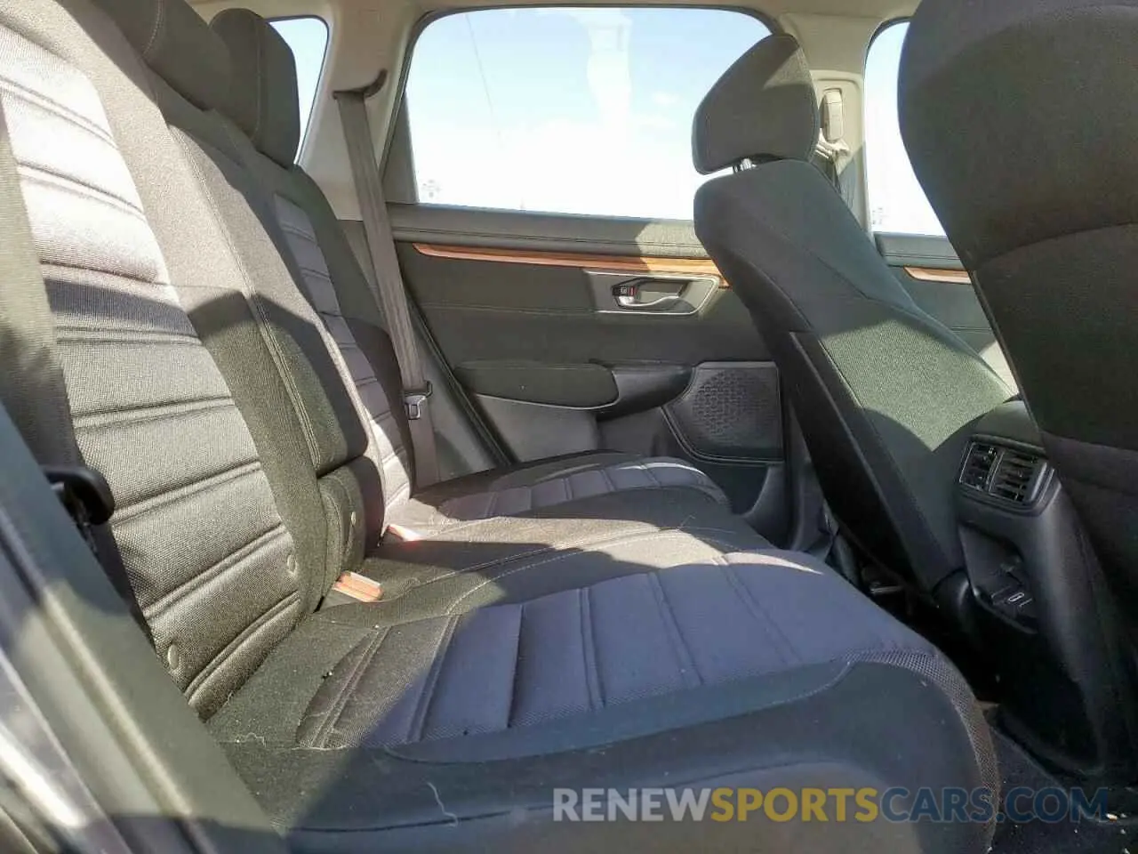 10 Photograph of a damaged car 5J6RW1H50KA007033 HONDA CRV 2019