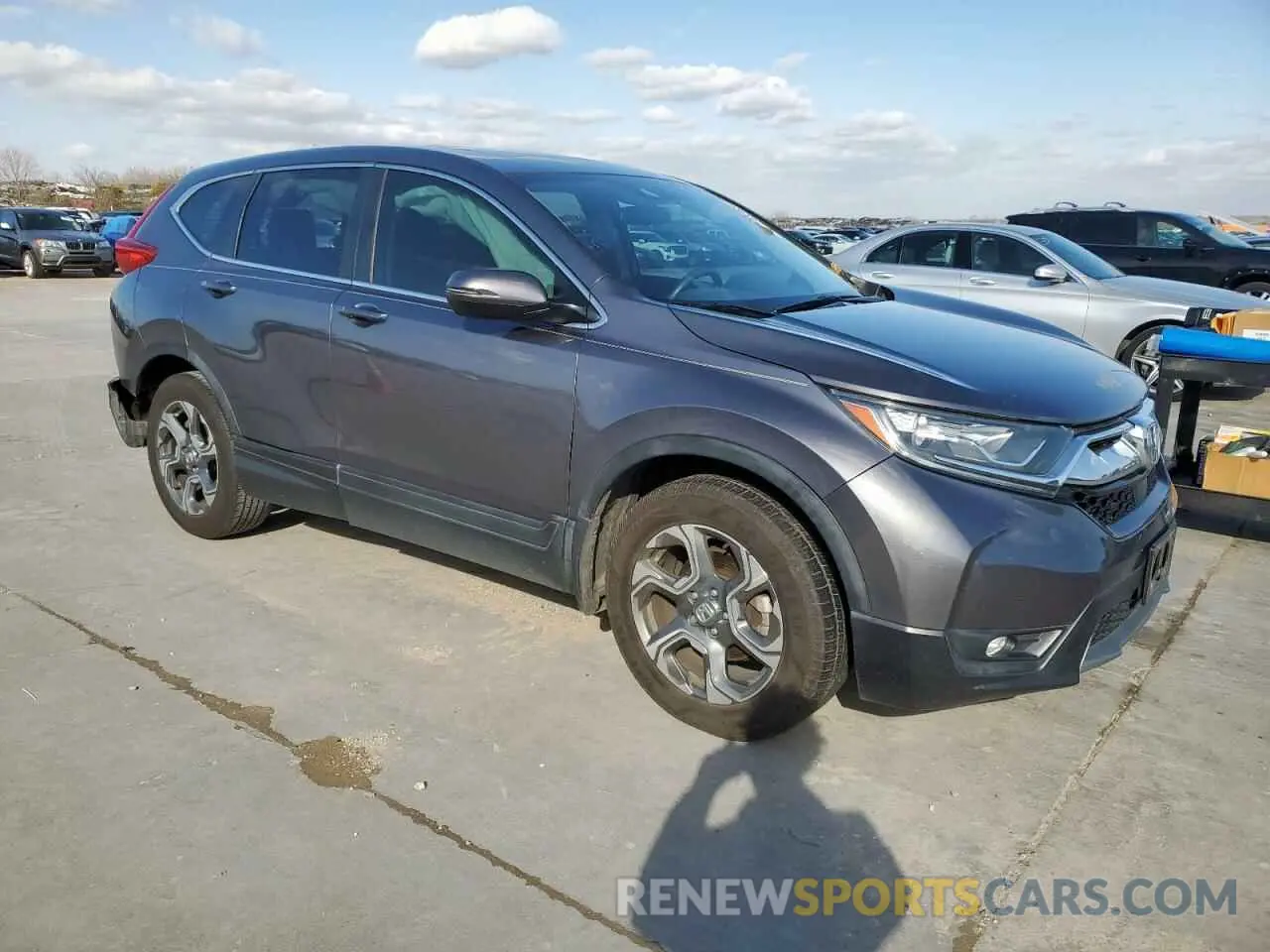 4 Photograph of a damaged car 5J6RW1H50KA007033 HONDA CRV 2019