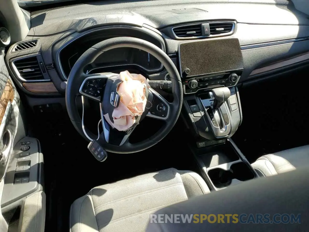8 Photograph of a damaged car 5J6RW1H54KA041959 HONDA CRV 2019