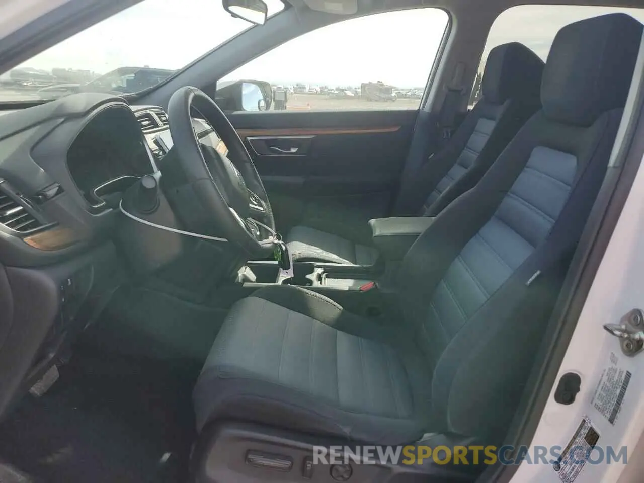 7 Photograph of a damaged car 5J6RW1H59KA012697 HONDA CRV 2019