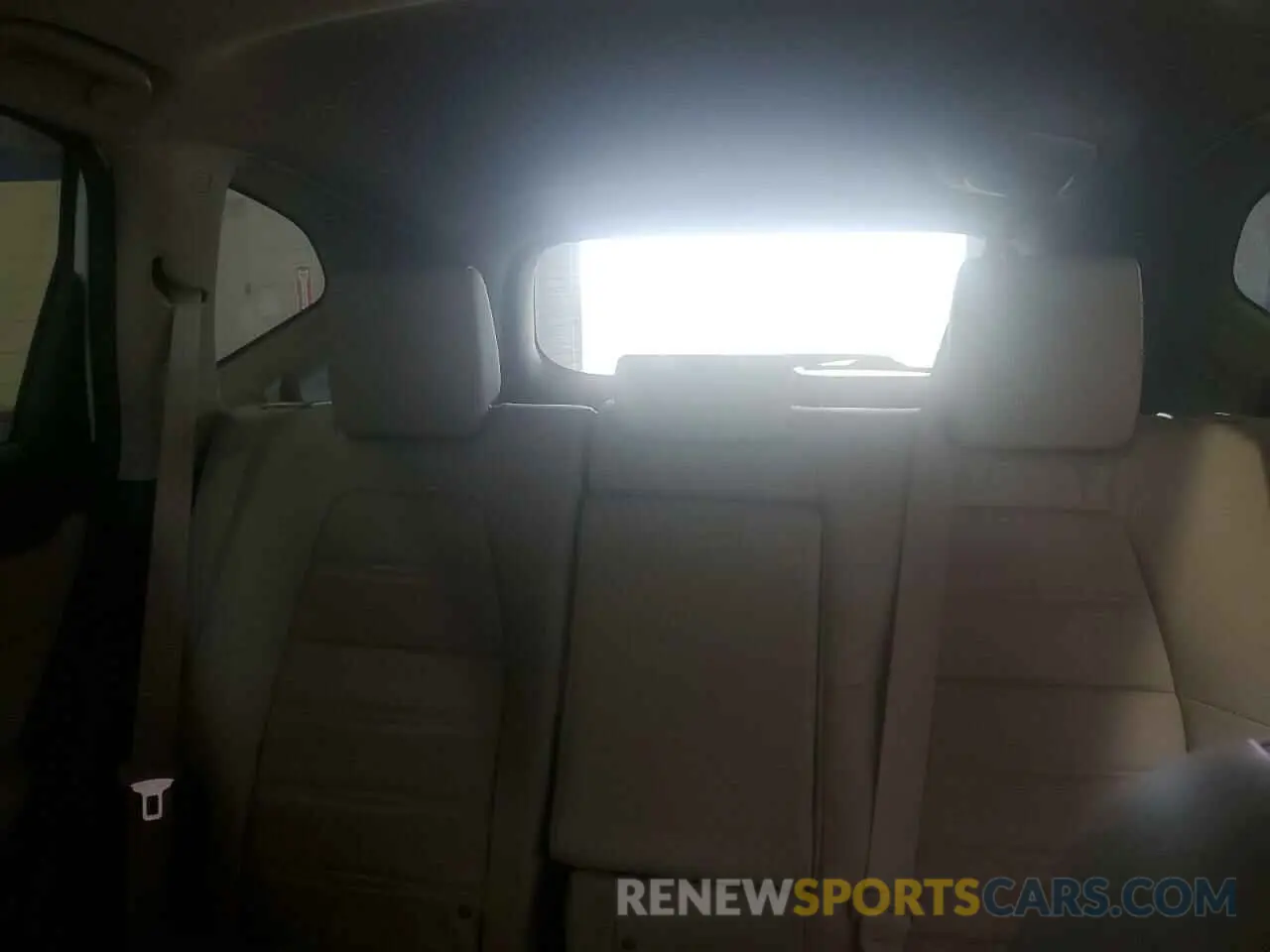 10 Photograph of a damaged car 5J6RW1H82KA025463 HONDA CRV 2019