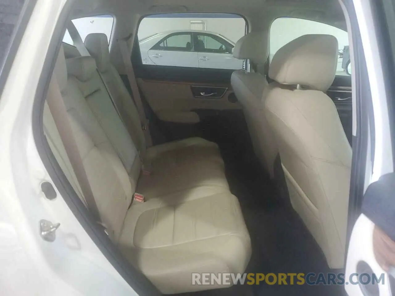 11 Photograph of a damaged car 5J6RW1H82KA025463 HONDA CRV 2019