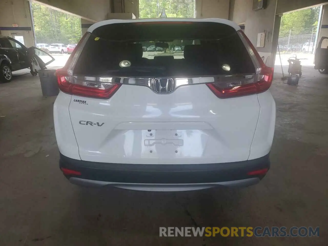 6 Photograph of a damaged car 5J6RW1H82KA025463 HONDA CRV 2019