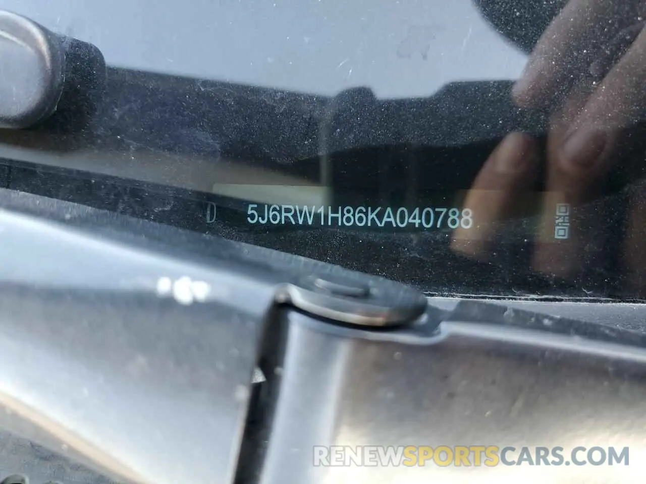 16 Photograph of a damaged car 5J6RW1H86KA040788 HONDA CRV 2019